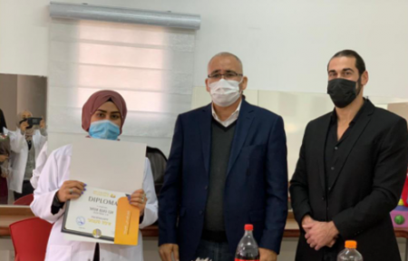  كلية مركز النقب تخرّج الفوج الأول لدورات التجميل