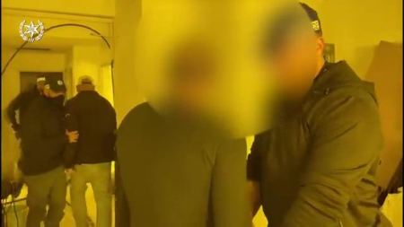 فيديو | ضبط مختبر مخدرات فوق روضة أطفال في كفرقرع