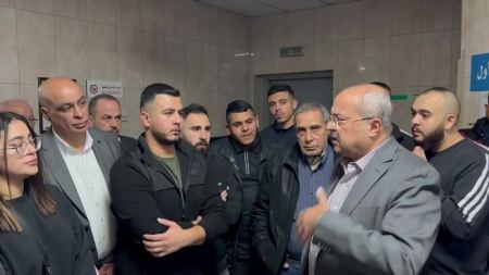 الطيبي يصل عمّان لزيارة الطالبة دينا خليل والوقوف الى جانب عائلتها