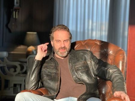 رجل الأعمال والمنتج الأردني عنان عوض يقوم بحبس وليد منصور (مستندات)