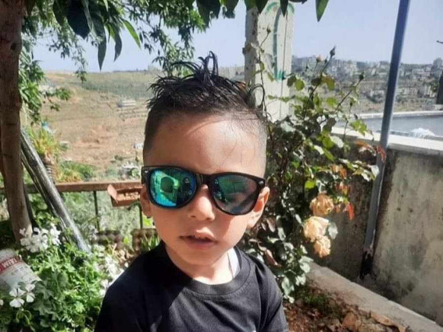 مصرع طفل بعيار ناري في بلدة قطنة بالقدس